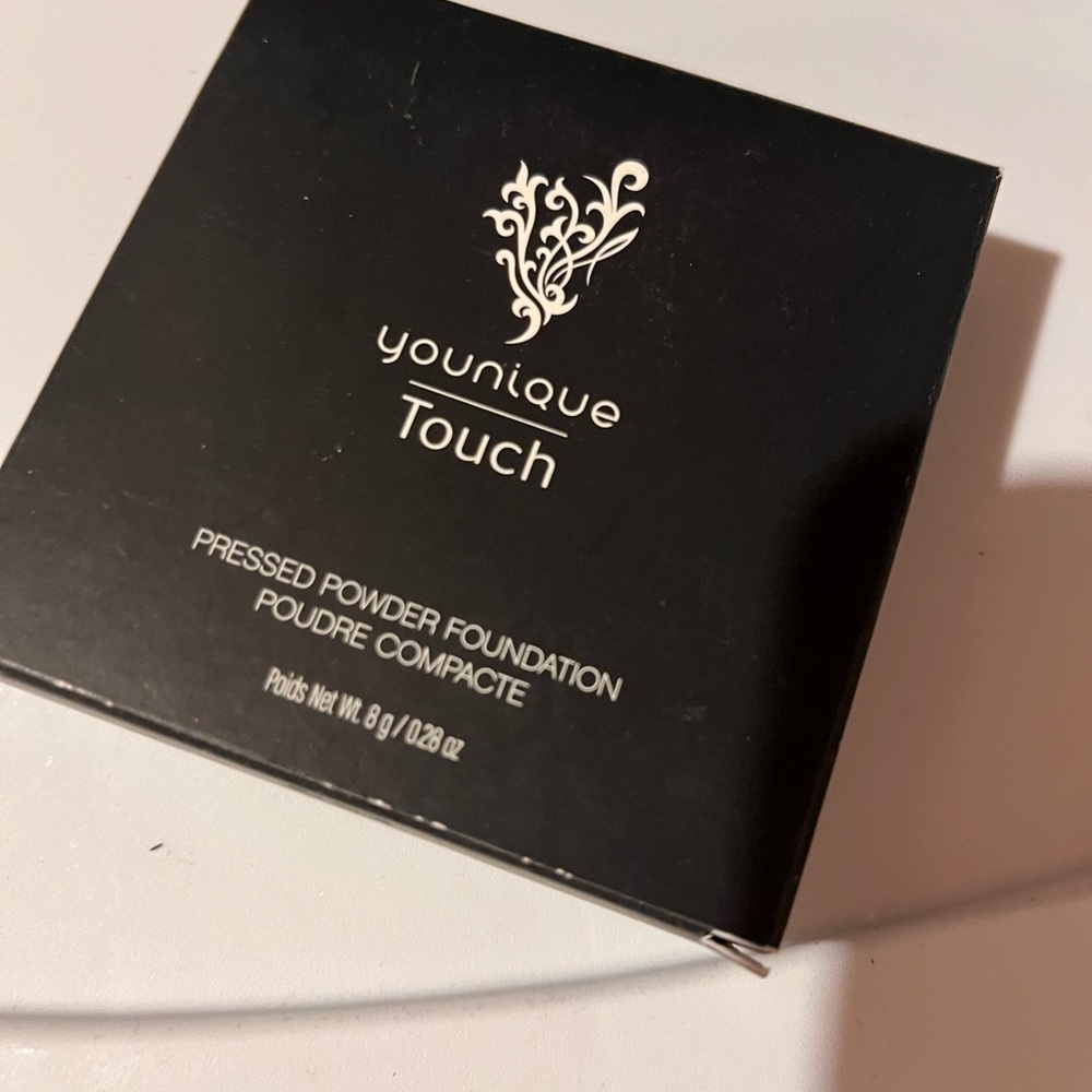 Younique powder foundation organza